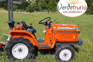 TRATTORE AGRICOLO