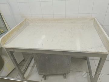 Tavolo inox con piano in granito