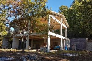 Terreno con struttura in cemento armato