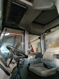 Trattore con caricatore frontale