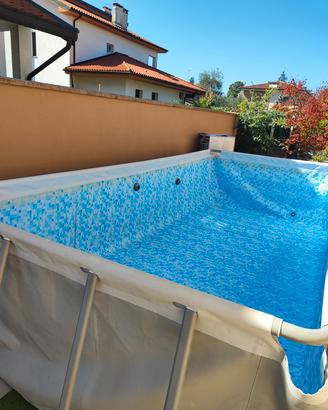 Piscina con DUE Robottini