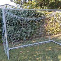 Porta  da calcio  con rete.