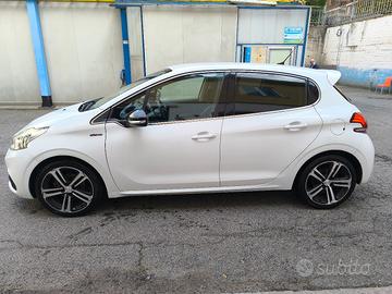 Peugeot 208 gt line bluehdi 100