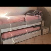 letto a castello con cassetti e scrivanie estraibi
