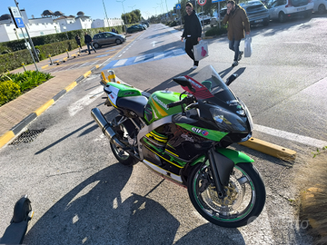 Kawasaki ninja zx6r '00