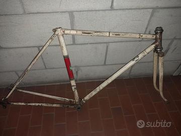 Telaio bici da corsa in acciaio