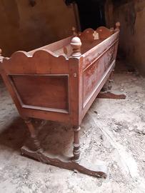 Culla antica in legno 
