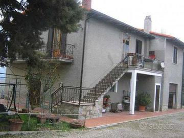 Appartamento di 1135 m² con 4 locali e box auto a 