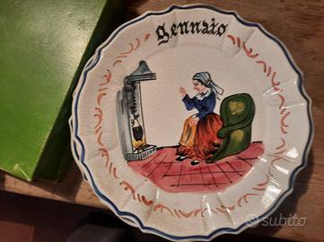 Piatti ceramica con i 12 mesi