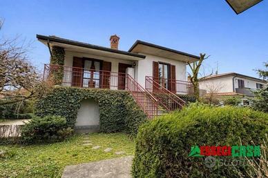 Villa di 146 m² con 3 locali e box auto doppio a A