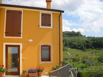 Casa indipendente di 100 m² con 3 locali e box aut
