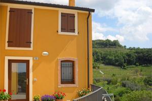 Casa indipendente di 100 m² con 3 locali e box aut