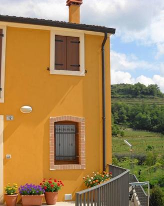 Casa indipendente di 100 m² con 3 locali e box aut