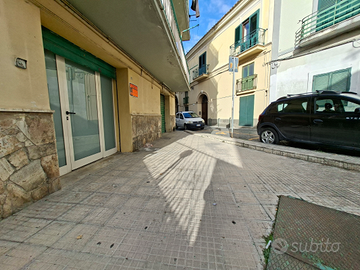 Locale commerciale e ufficio