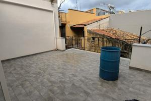 Porzione di palazzina indipendente su due livelli