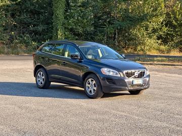 Volvo XC 60 XC60 D5 AWD Geartronic Summum CV-215 E