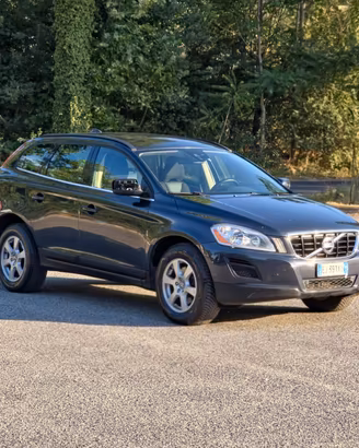 Volvo XC 60 XC60 D5 AWD Geartronic Summum CV-215 E