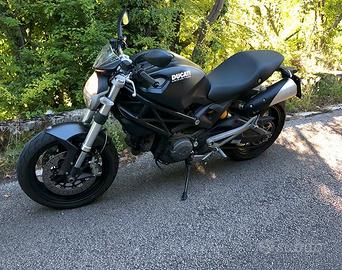 Ducati Monster 696+ - 2010