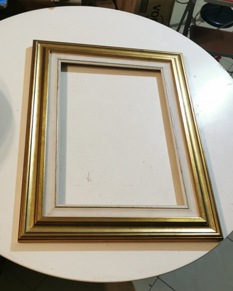 Cornice dorata di buona fattura esterno 61x81