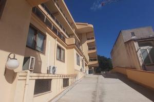 Sant'Agata box di 80 mq vista mare