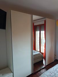 Armadio e comodino con specchio 