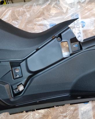 pedana Poggiapiedi Sinistro Yamaha Tmax 530 2012>