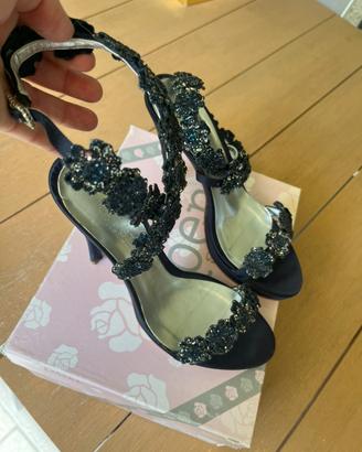 Sandali in raso di seta e applicazioni