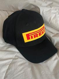 Cappello e T-shirt Pirelli