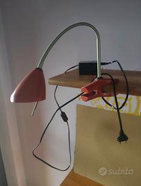 Lampada con pinza da scaffale