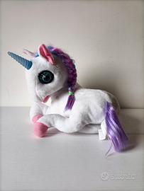 Unicorno parlante racconta storie
