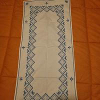 Centrotavola ricamato 