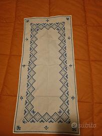 Centrotavola ricamato 