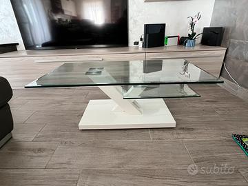 Tavolino con piano in vetro