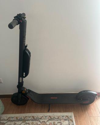 Monopattino elettrico Segway Ninebot E45E