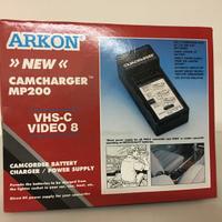 Caricabatteria Arkon per auto MP200