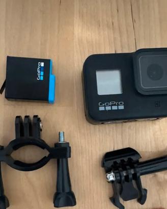 Gopro hero 8 + 2 batt + caricatore multiplo