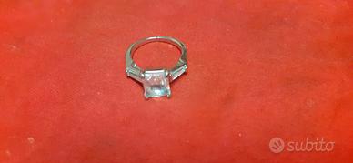 Anello solitario Zircone