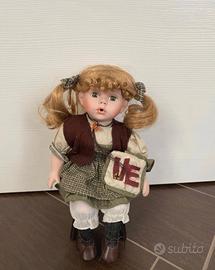 Bambola di porcellana da collezione