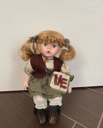 Bambola di porcellana da collezione