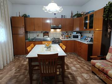 Cucina in legno con forno elettrico gas delonghi