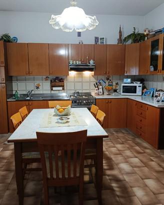 Cucina in legno con forno elettrico gas delonghi