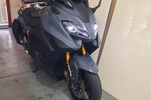 Yamaha tmax 560