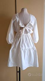 Abito bianco Sinsay con fiocco sulla schiena 