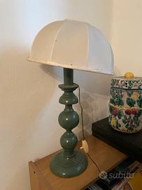Lampada in legno verde