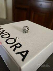 Charm Pandora openwork fiore