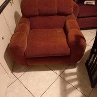 2 poltrone in tessuto più 1 scrivania 