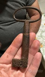 Antica serratura in ferro battuto/ epoca 800/900