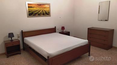 letto, comodini, cassettiera e altro