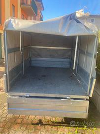 Rimorchio centinato per auto