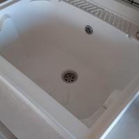 Mobile  con lavatoio  e  spazio per ripiani